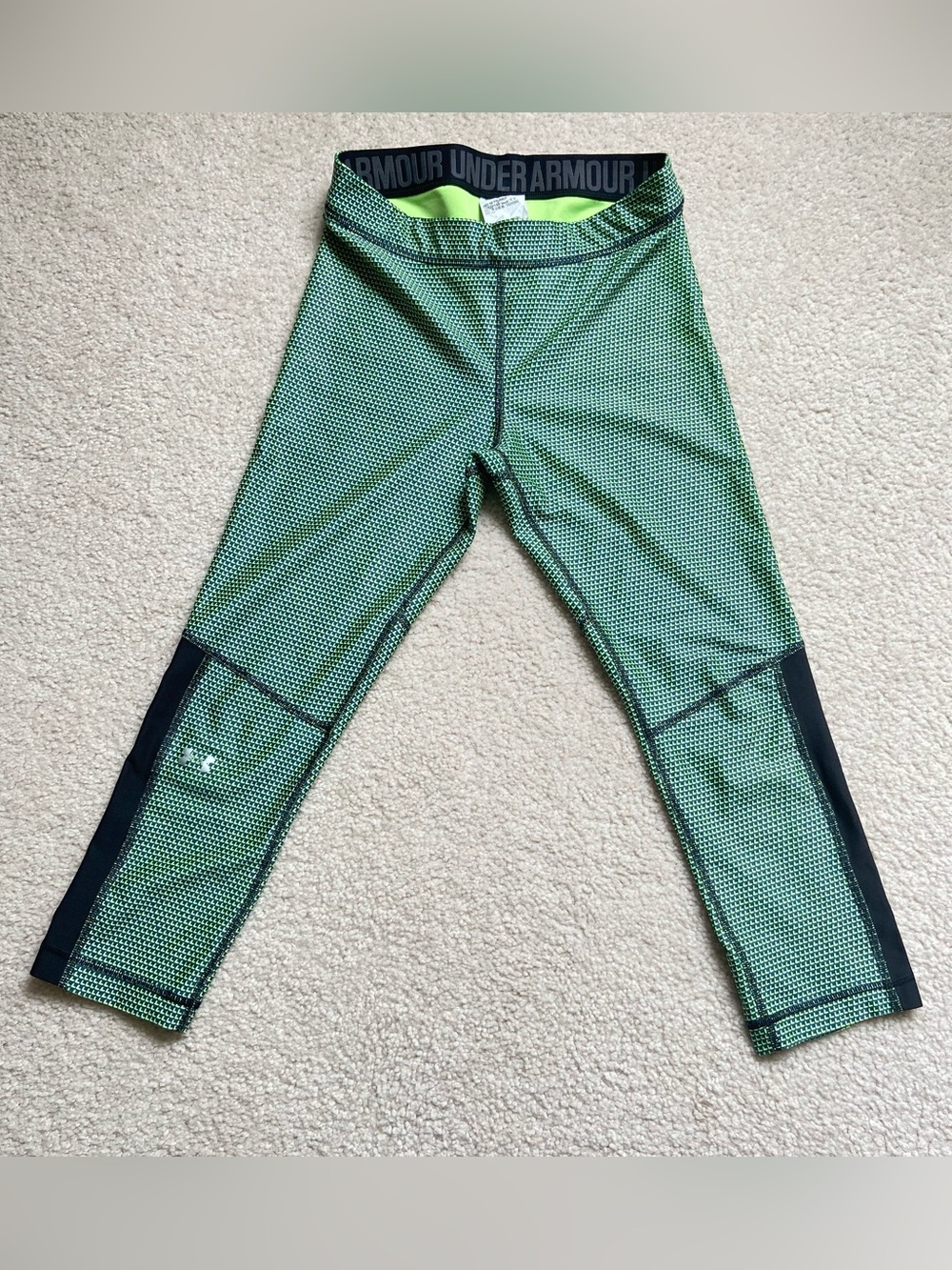 Under Armour Women's Medium Green Compression Cropped Leggings